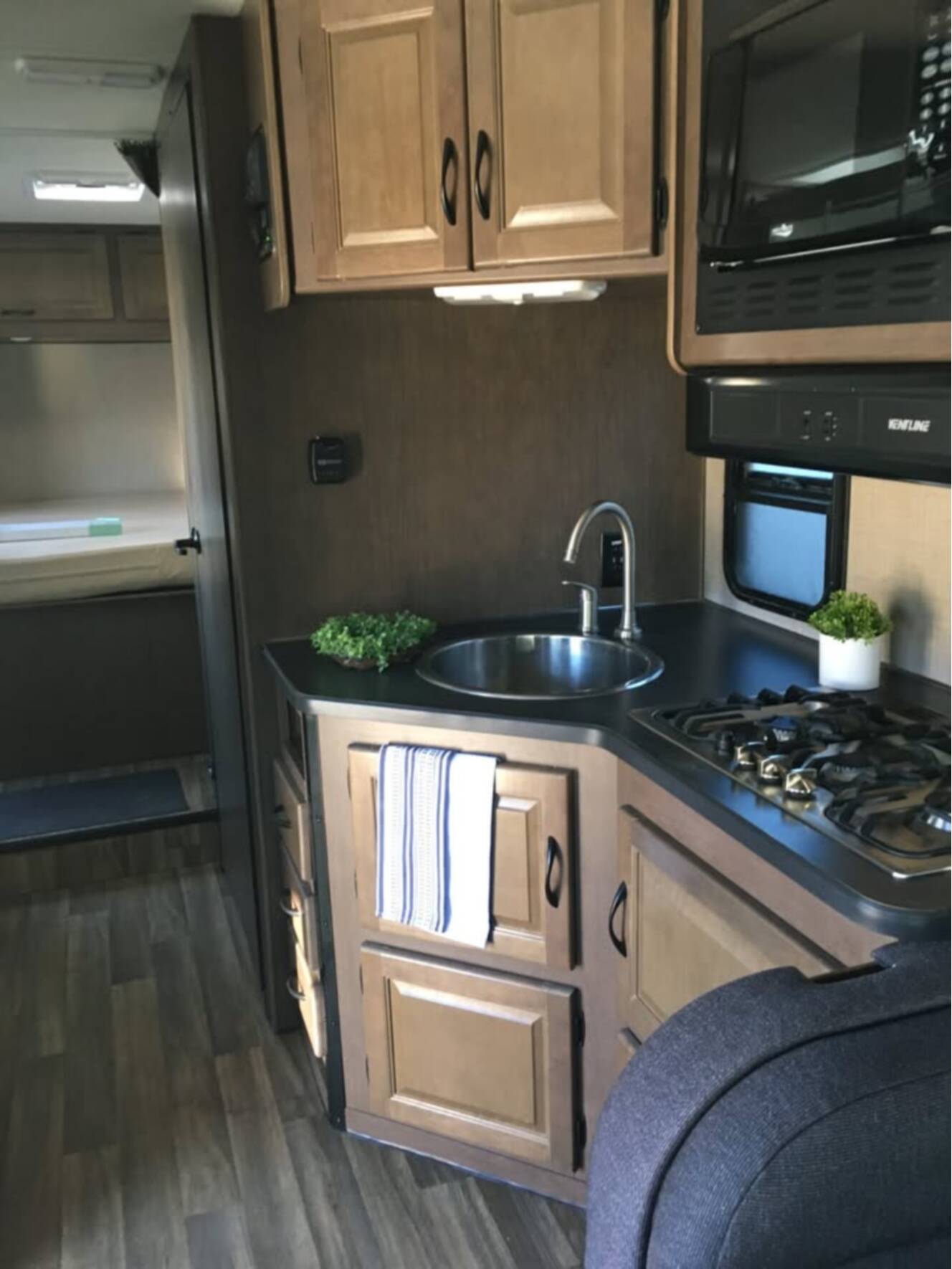 A photo of this 2018 Thor Motor Coach FOUR WINDS MAJESTIC 28A