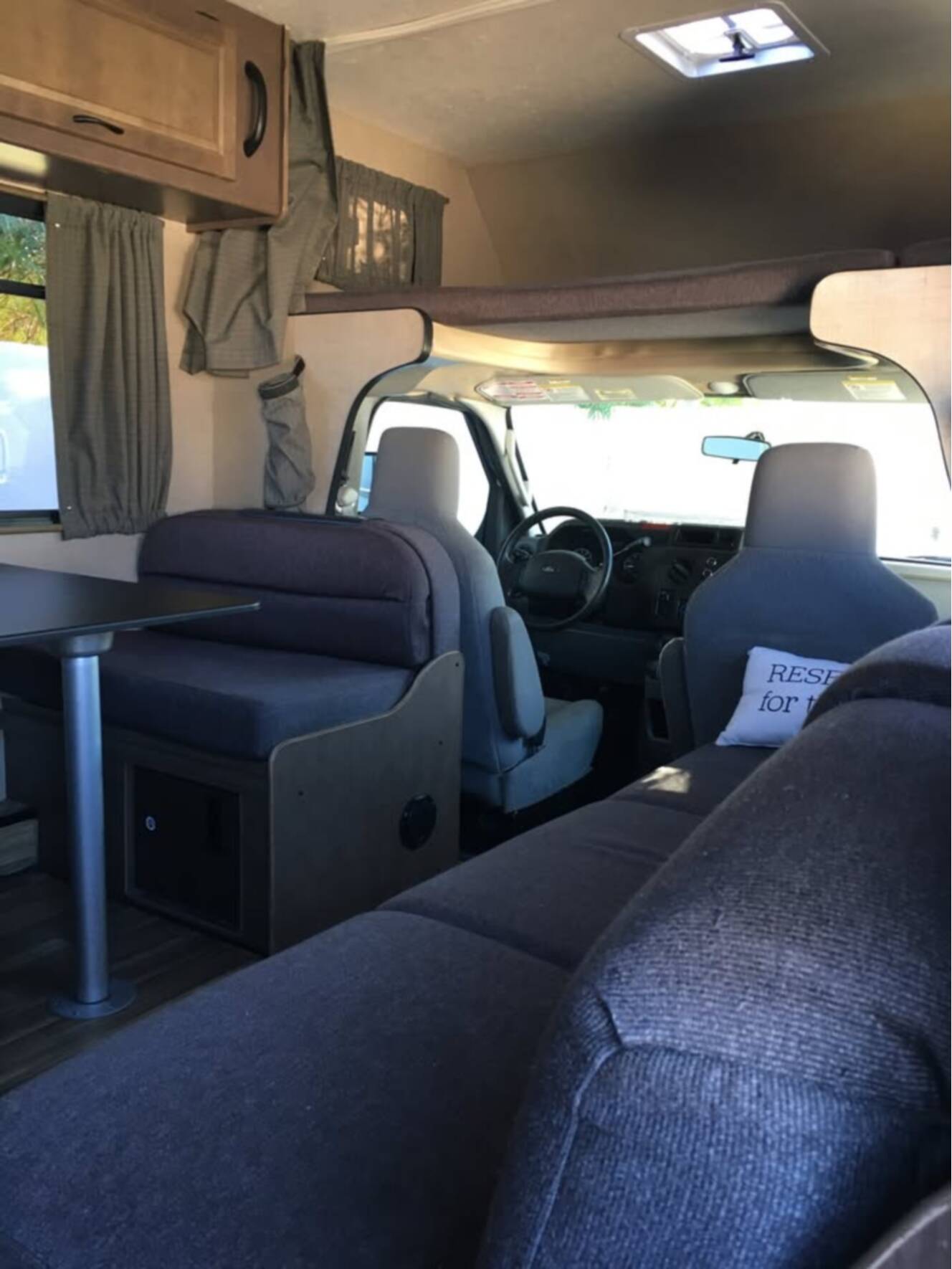 A photo of this 2018 Thor Motor Coach FOUR WINDS MAJESTIC 28A