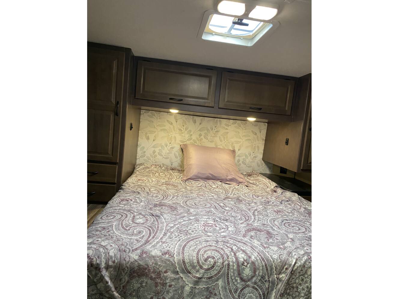A photo of this 2018 Thor Motor Coach FOUR WINDS MAJESTIC 28A