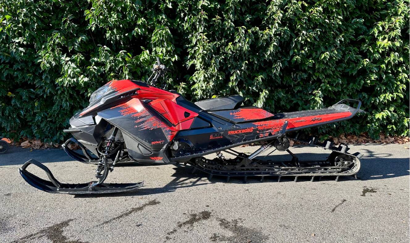 A photo of this 2021 Ski-Doo Summit X 165 850 E-TEC Turbo SHOT PowderMax Light Flex