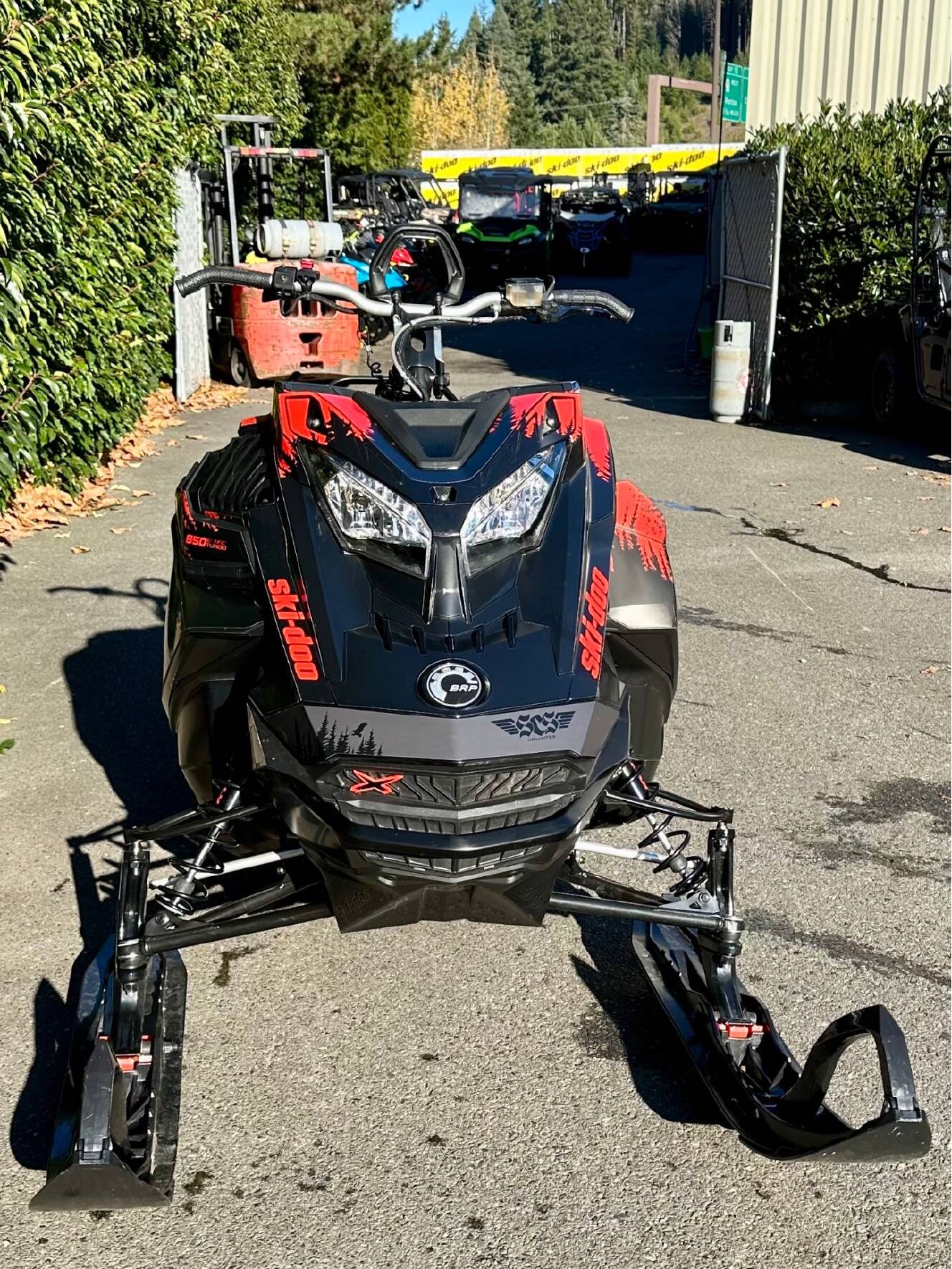 A photo of this 2021 Ski-Doo Summit X 165 850 E-TEC Turbo SHOT PowderMax Light Flex