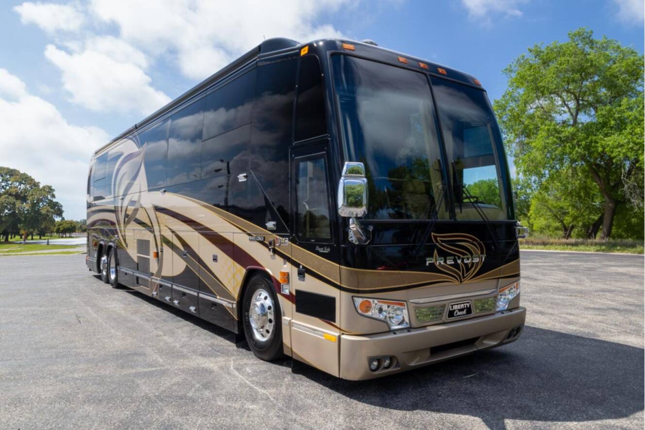 A photo of this 2010 Prevost LIBERTY H3 45