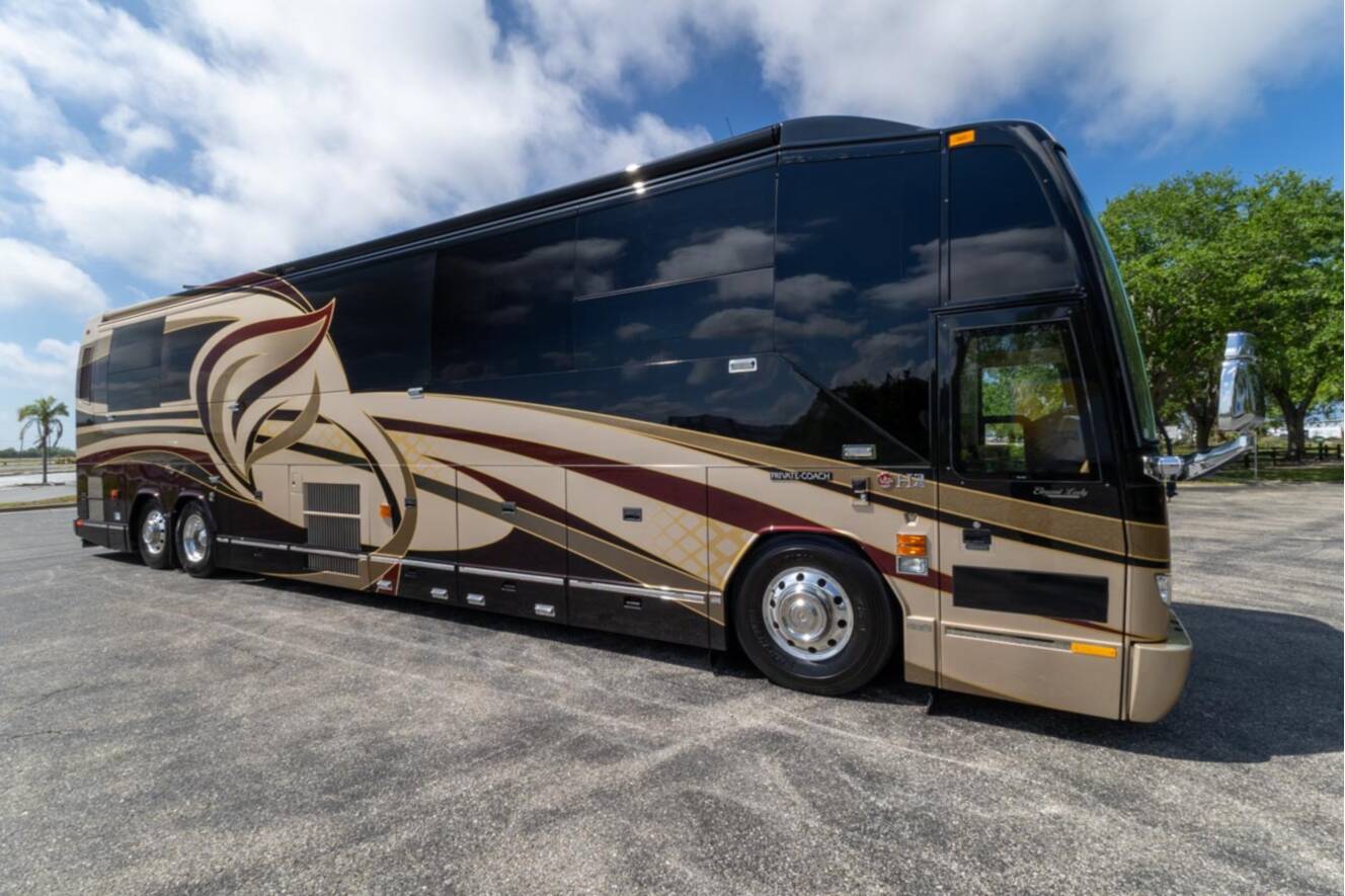 A photo of this 2010 Prevost LIBERTY H3 45