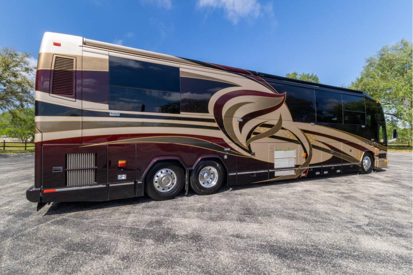 A photo of this 2010 Prevost LIBERTY H3 45
