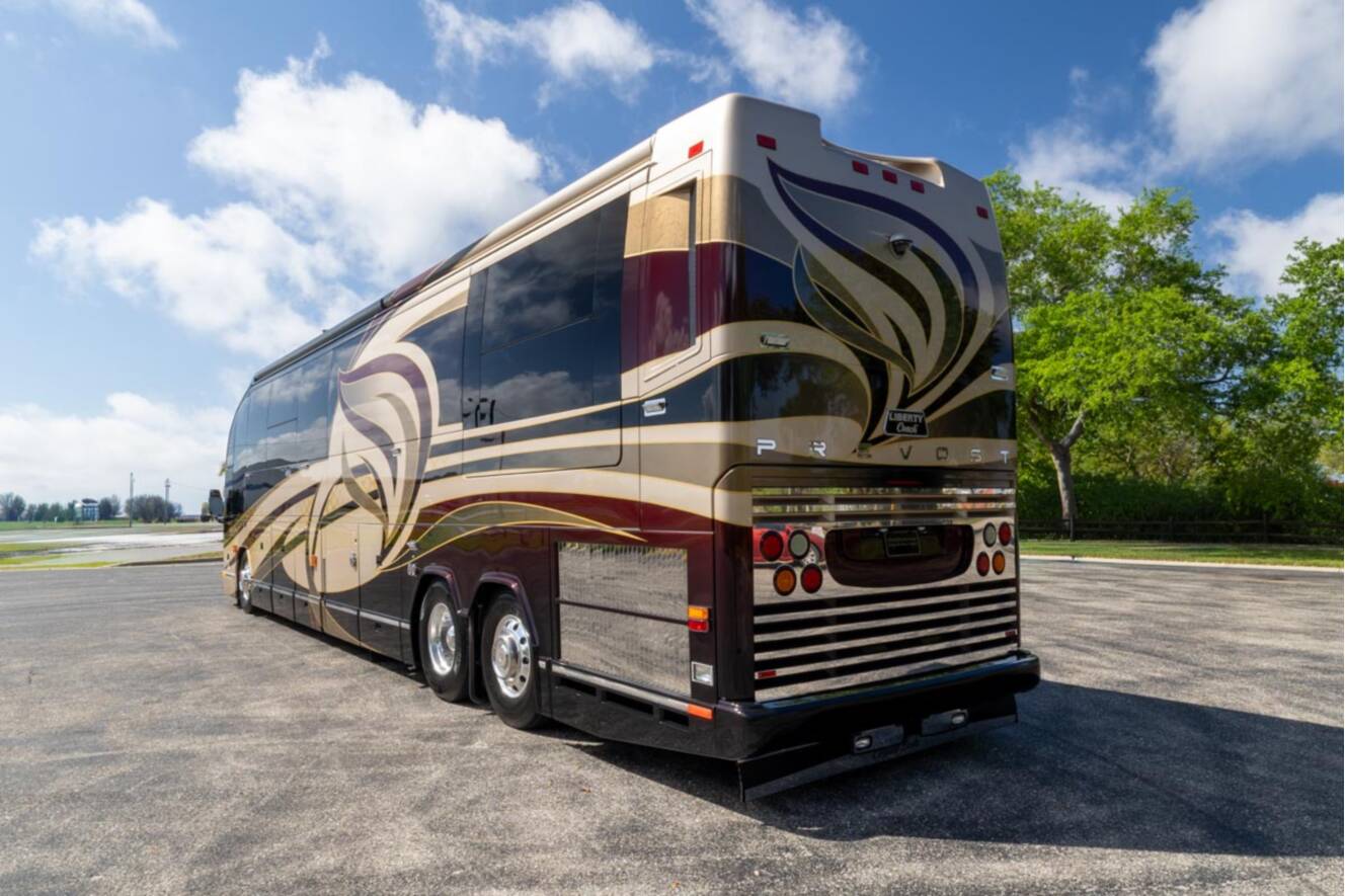 A photo of this 2010 Prevost LIBERTY H3 45