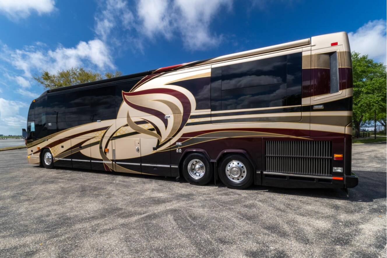 A photo of this 2010 Prevost LIBERTY H3 45