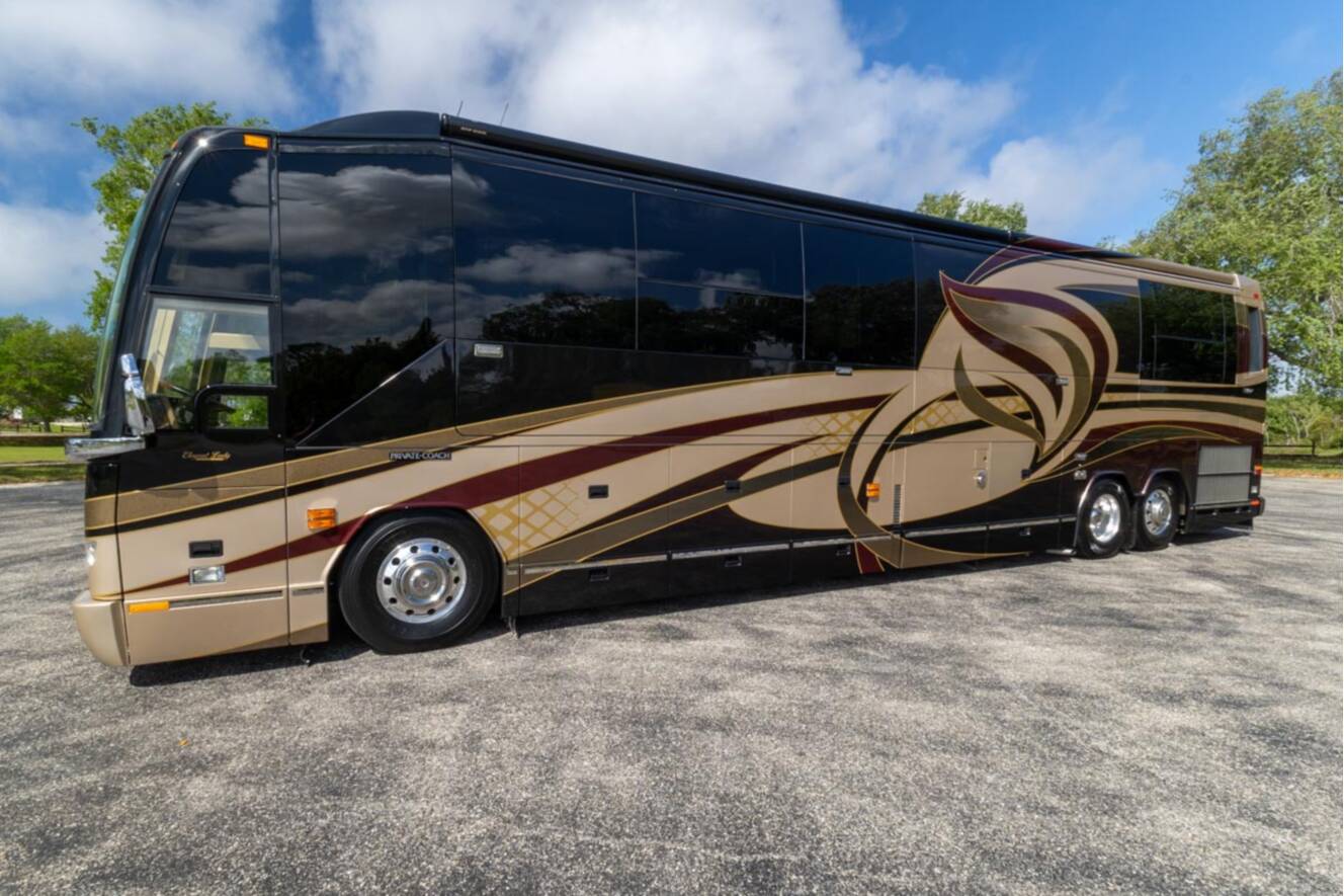 A photo of this 2010 Prevost LIBERTY H3 45