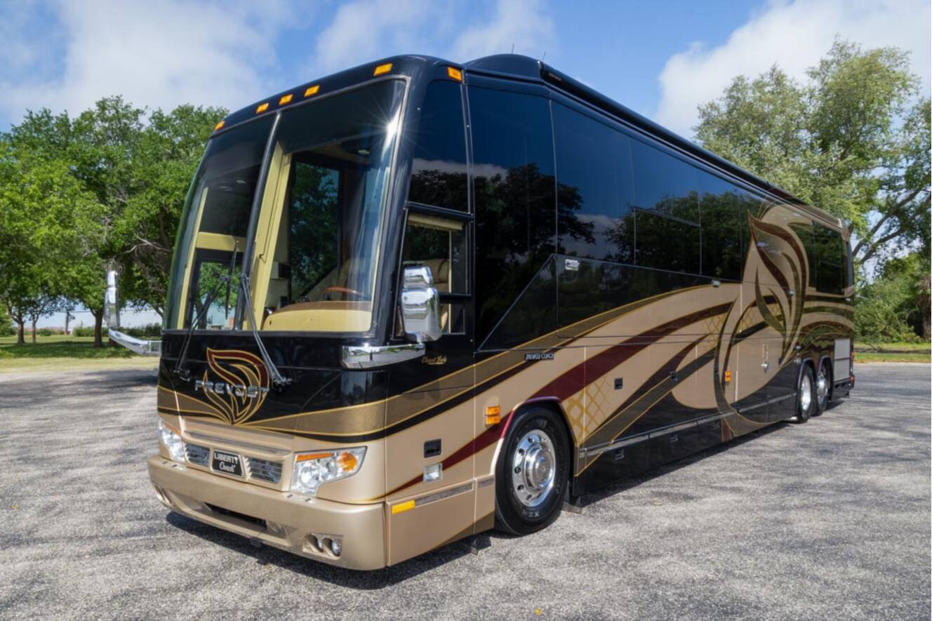 A photo of this 2010 Prevost LIBERTY H3 45