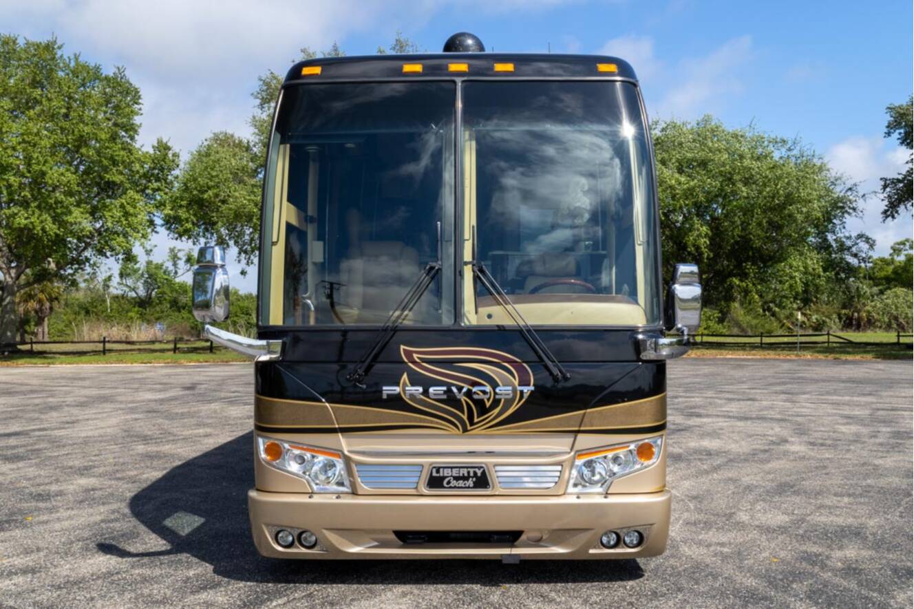 A photo of this 2010 Prevost LIBERTY H3 45