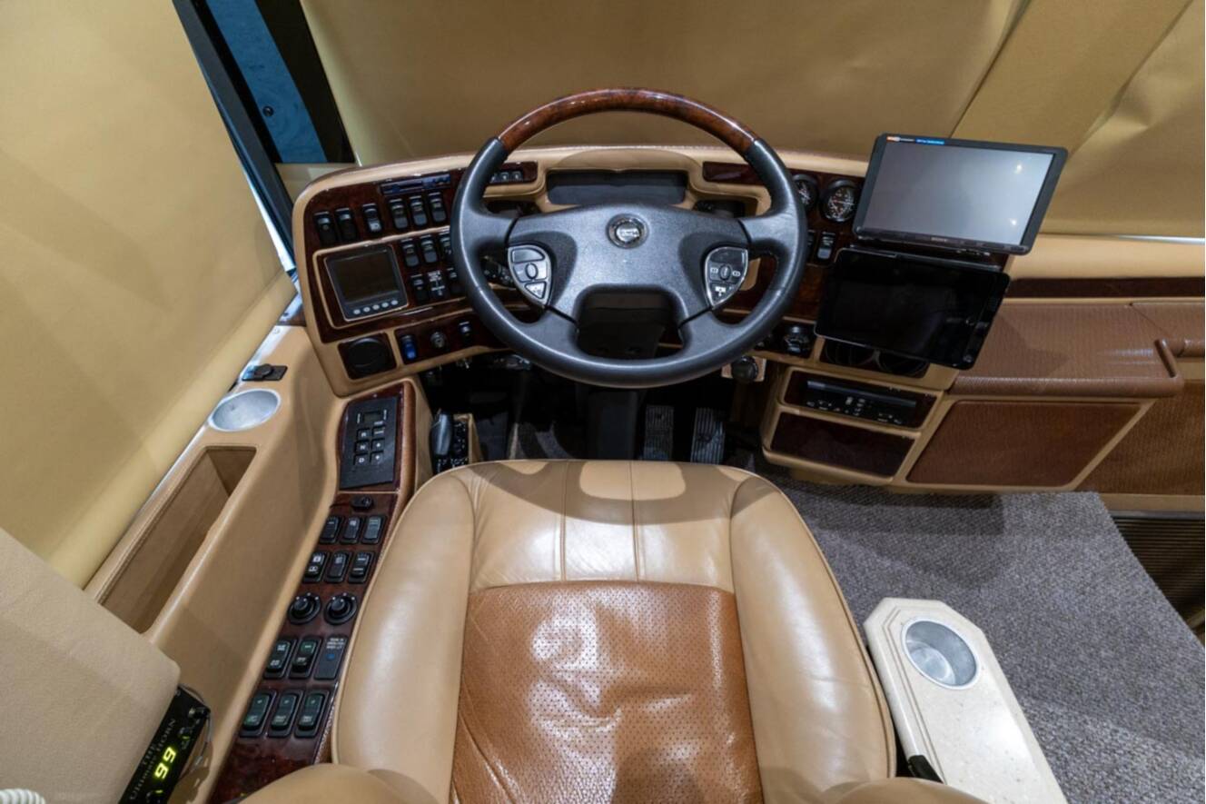 A photo of this 2010 Prevost LIBERTY H3 45