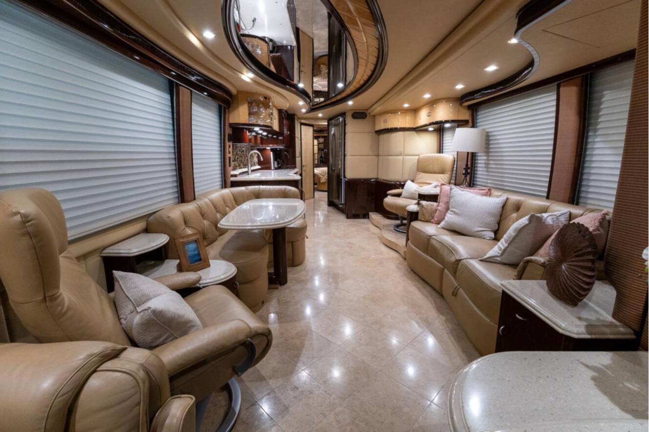 A photo of this 2010 Prevost LIBERTY H3 45