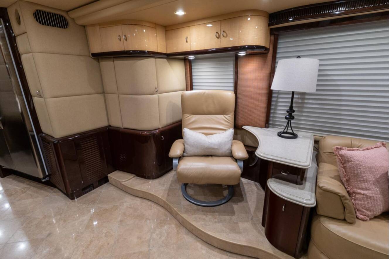 A photo of this 2010 Prevost LIBERTY H3 45