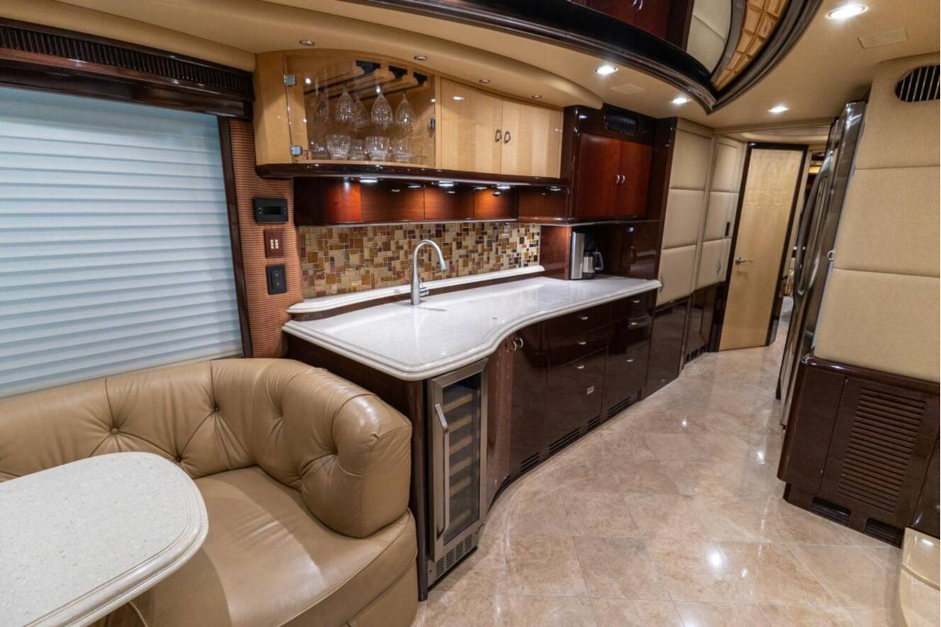 A photo of this 2010 Prevost LIBERTY H3 45