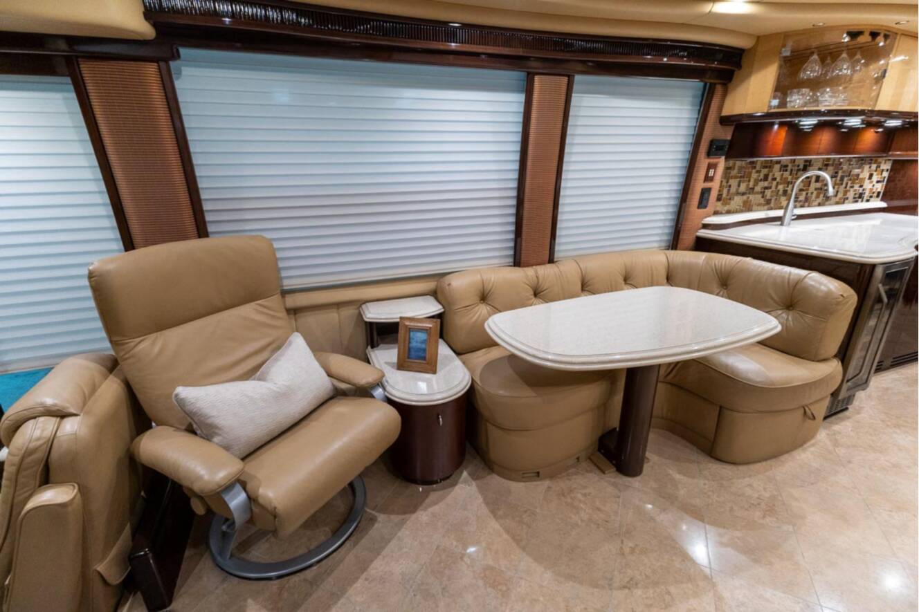 A photo of this 2010 Prevost LIBERTY H3 45