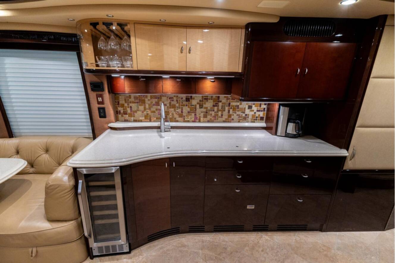 A photo of this 2010 Prevost LIBERTY H3 45