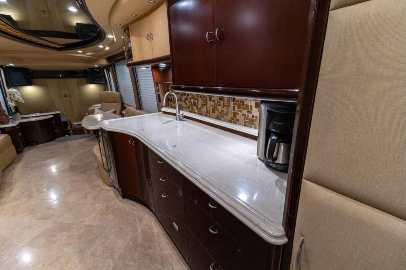A photo of this 2010 Prevost LIBERTY H3 45