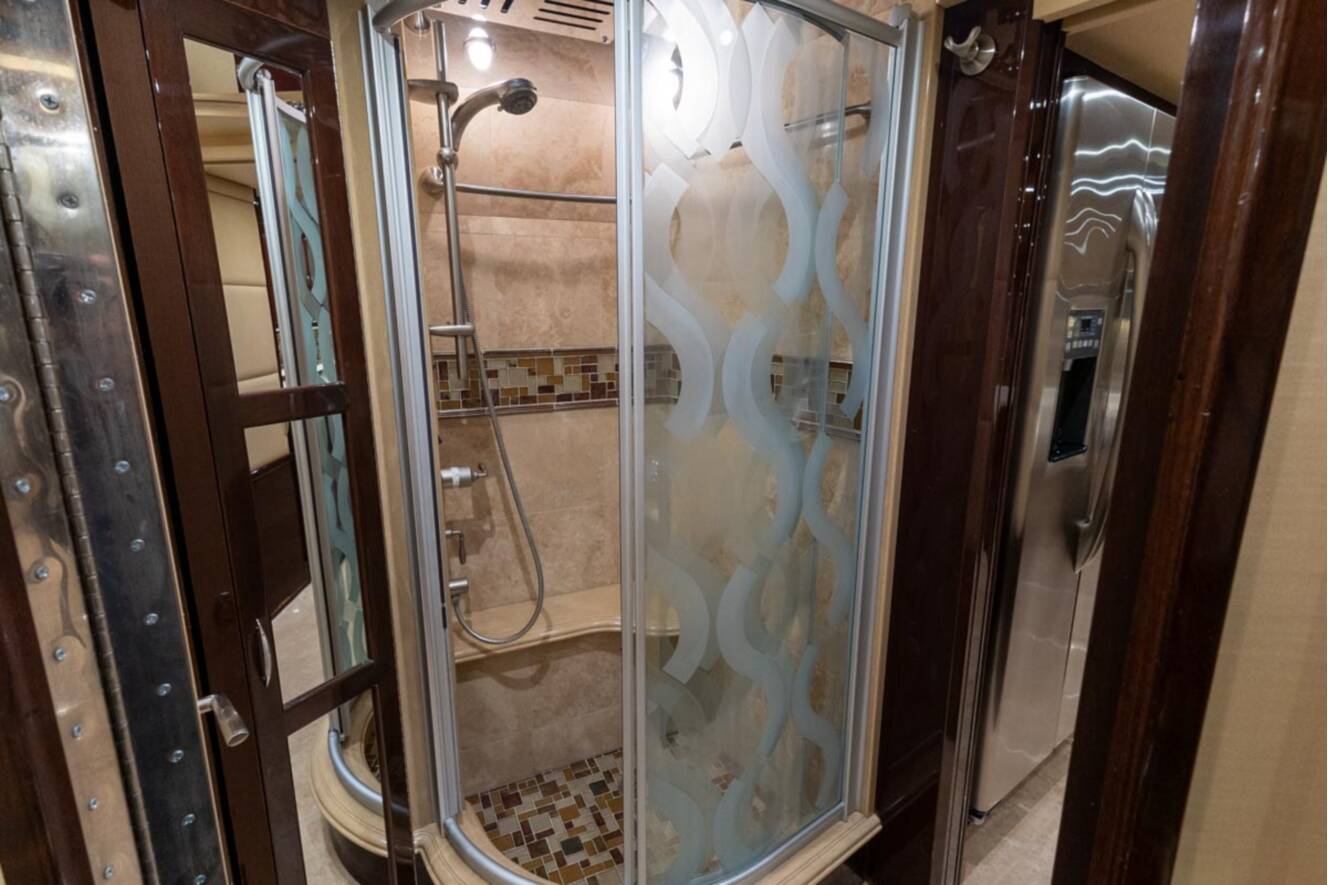 A photo of this 2010 Prevost LIBERTY H3 45