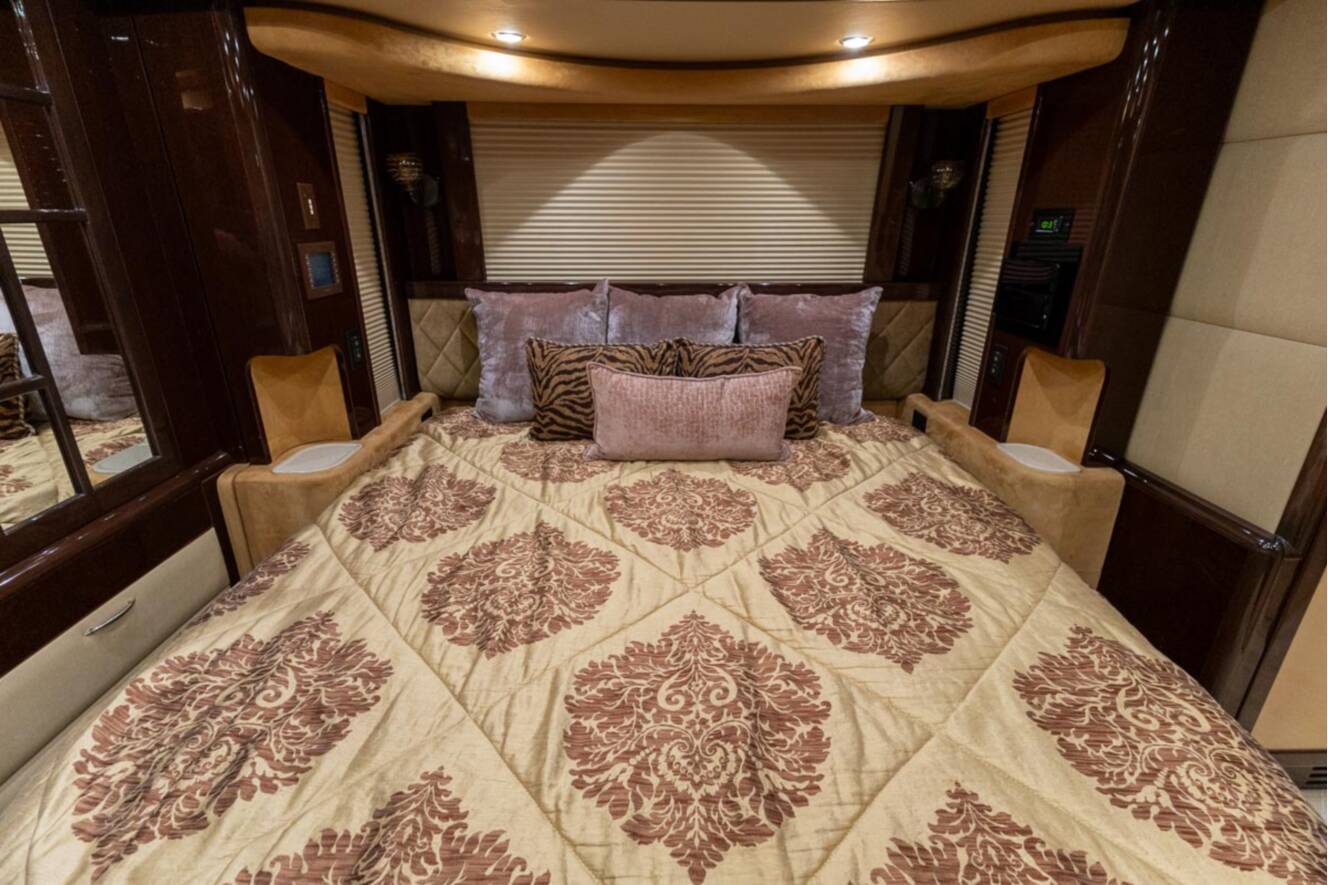 A photo of this 2010 Prevost LIBERTY H3 45