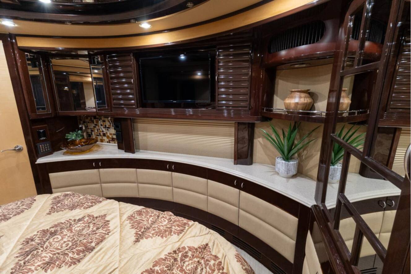 A photo of this 2010 Prevost LIBERTY H3 45