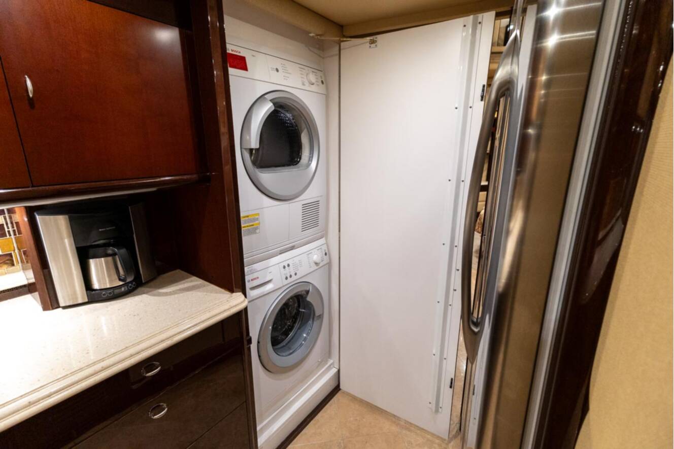 A photo of this 2010 Prevost LIBERTY H3 45