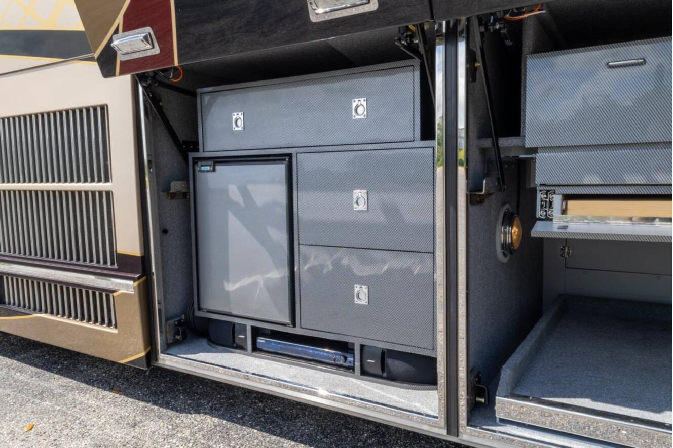 A photo of this 2010 Prevost LIBERTY H3 45