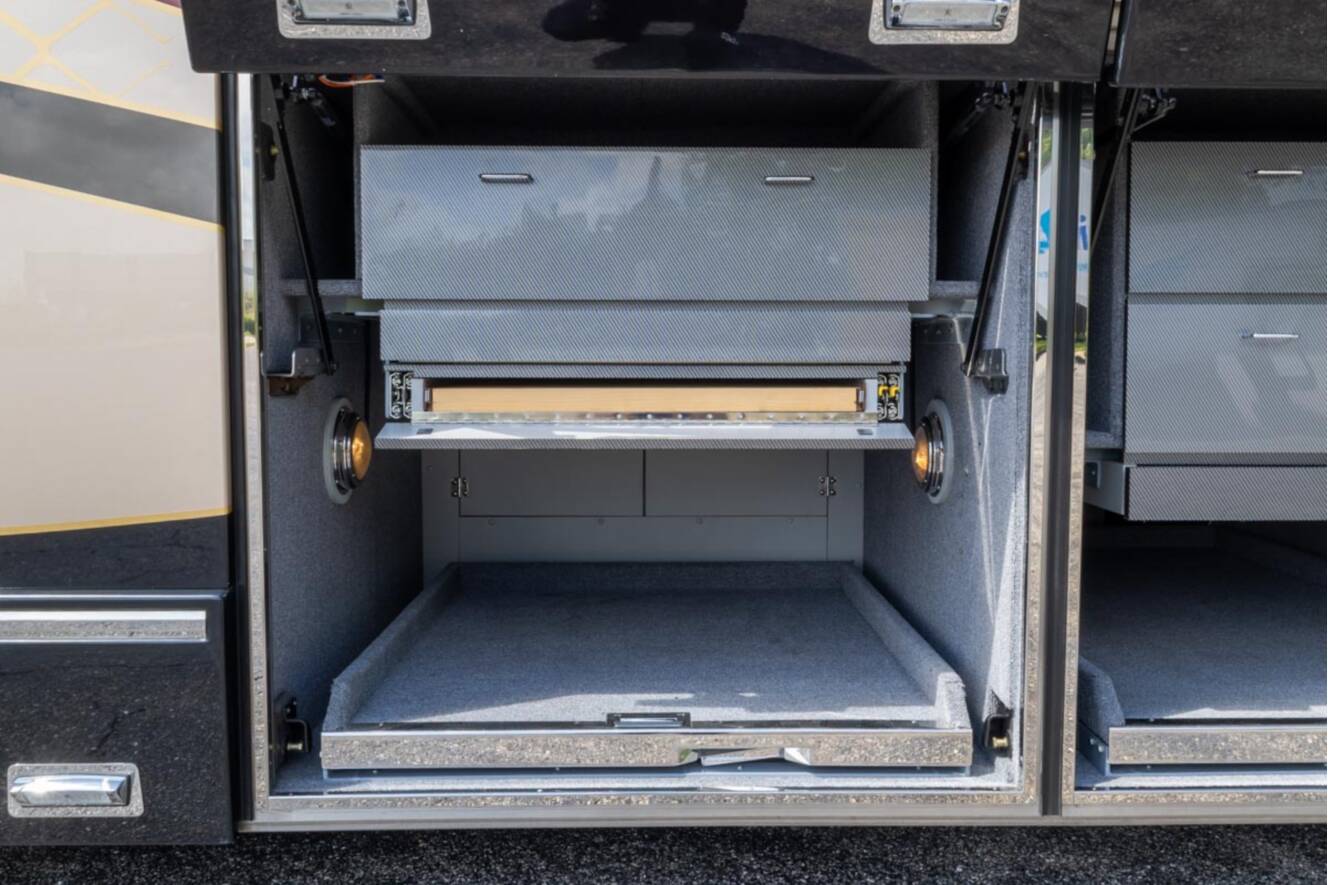 A photo of this 2010 Prevost LIBERTY H3 45