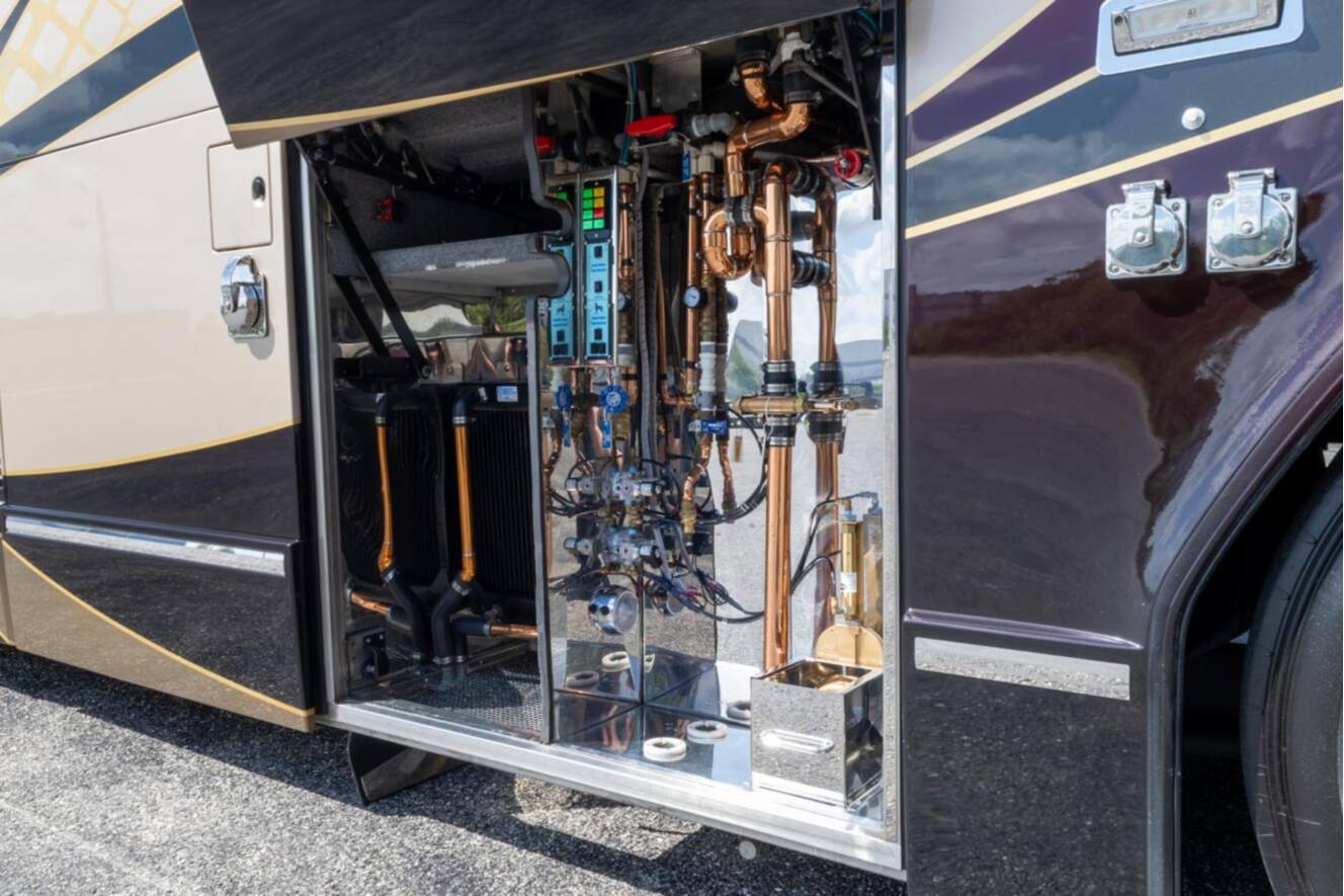 A photo of this 2010 Prevost LIBERTY H3 45
