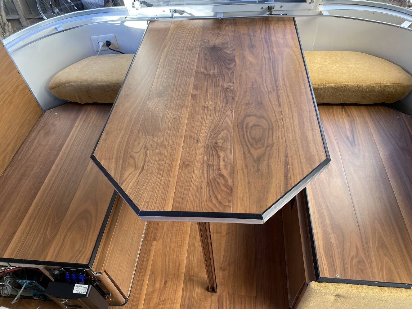 A photo of this 1977 Airstream ARGOSY MINUET