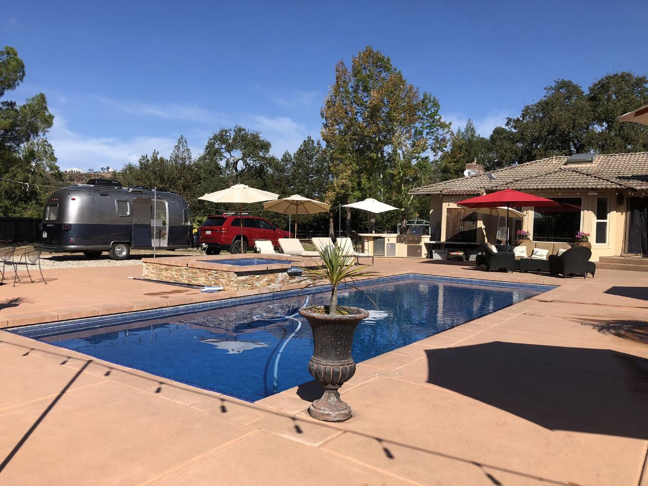 A photo of this 1977 Airstream ARGOSY MINUET