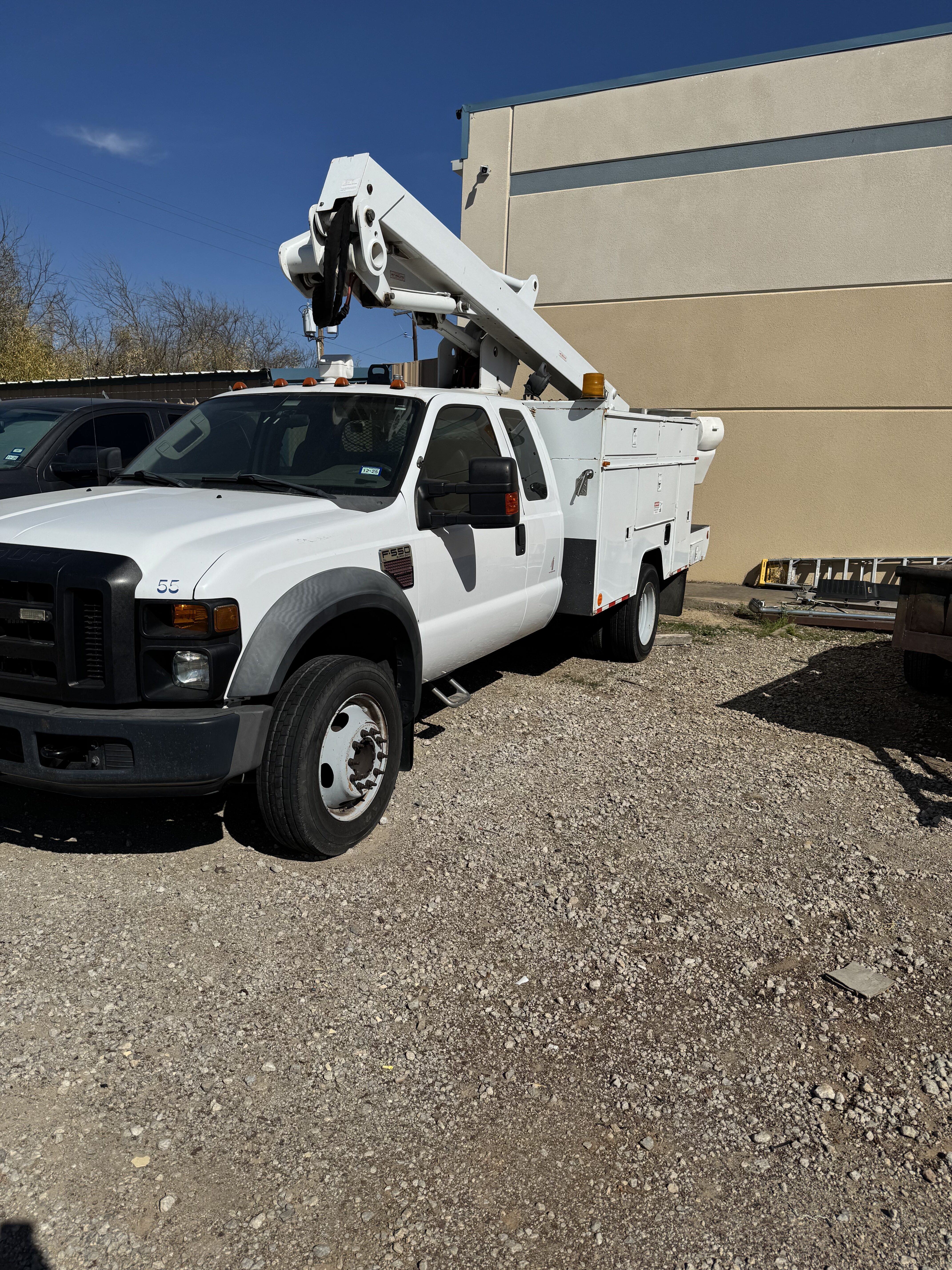 2008 FORD Bucket Truck in Fort Worth, TX
