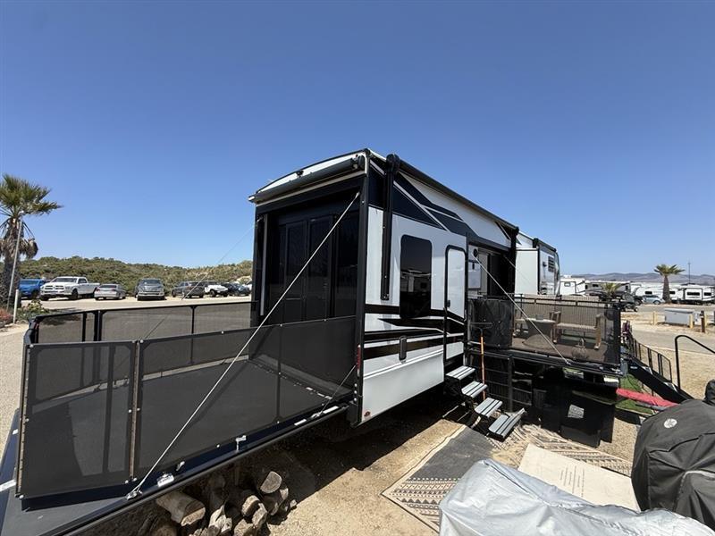 2023 Grand Design MOMENTUM 399TH in oceano CA