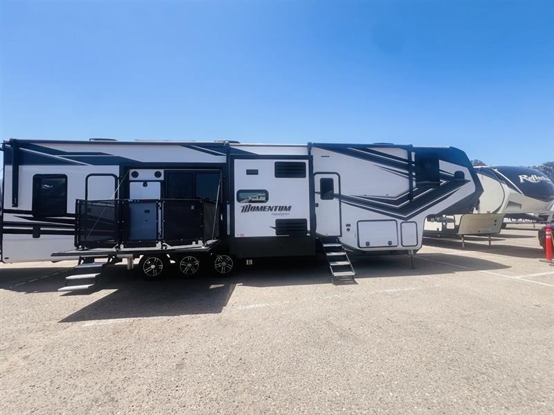 2023 Grand Design MOMENTUM 399TH in oceano CA