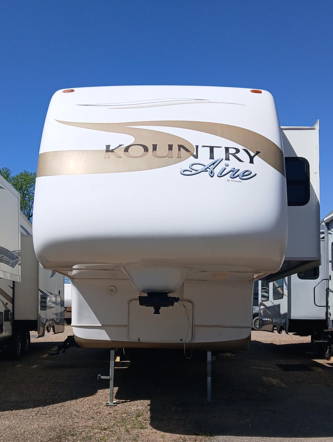 2006 Newmar Kountry Aire 37KSWB in de queen AR
