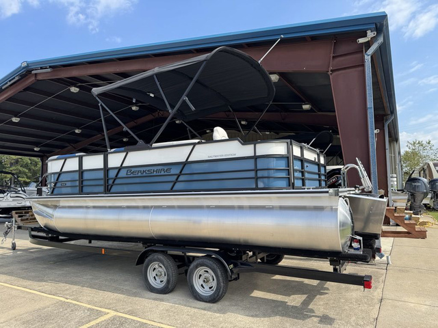 2026 Berkshire Pontoons 22RFC LE 2.75 NAN in old hickory TN
