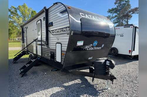 2024 Coachmen Catalina Legacy Edition 263FKDSLE in holden LA