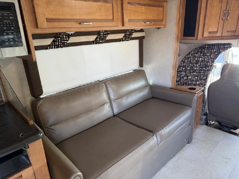 2015 WINNEBAGO 30J