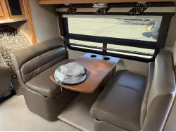 2015 WINNEBAGO 30J