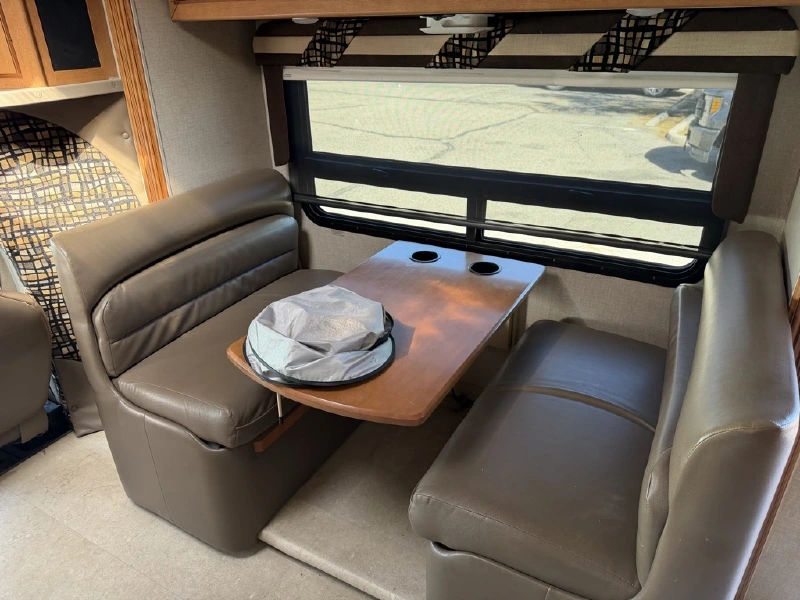 2015 WINNEBAGO 30J