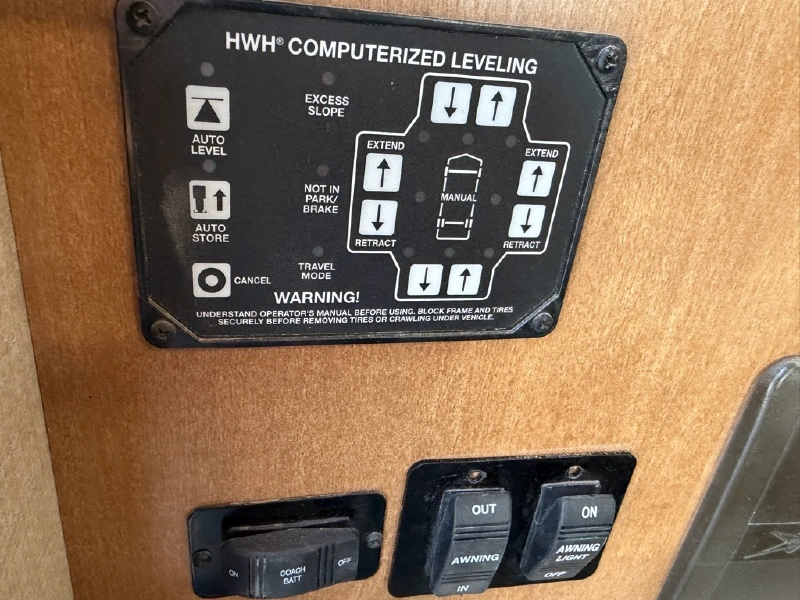2015 WINNEBAGO 30J