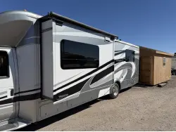 2015 WINNEBAGO 30J