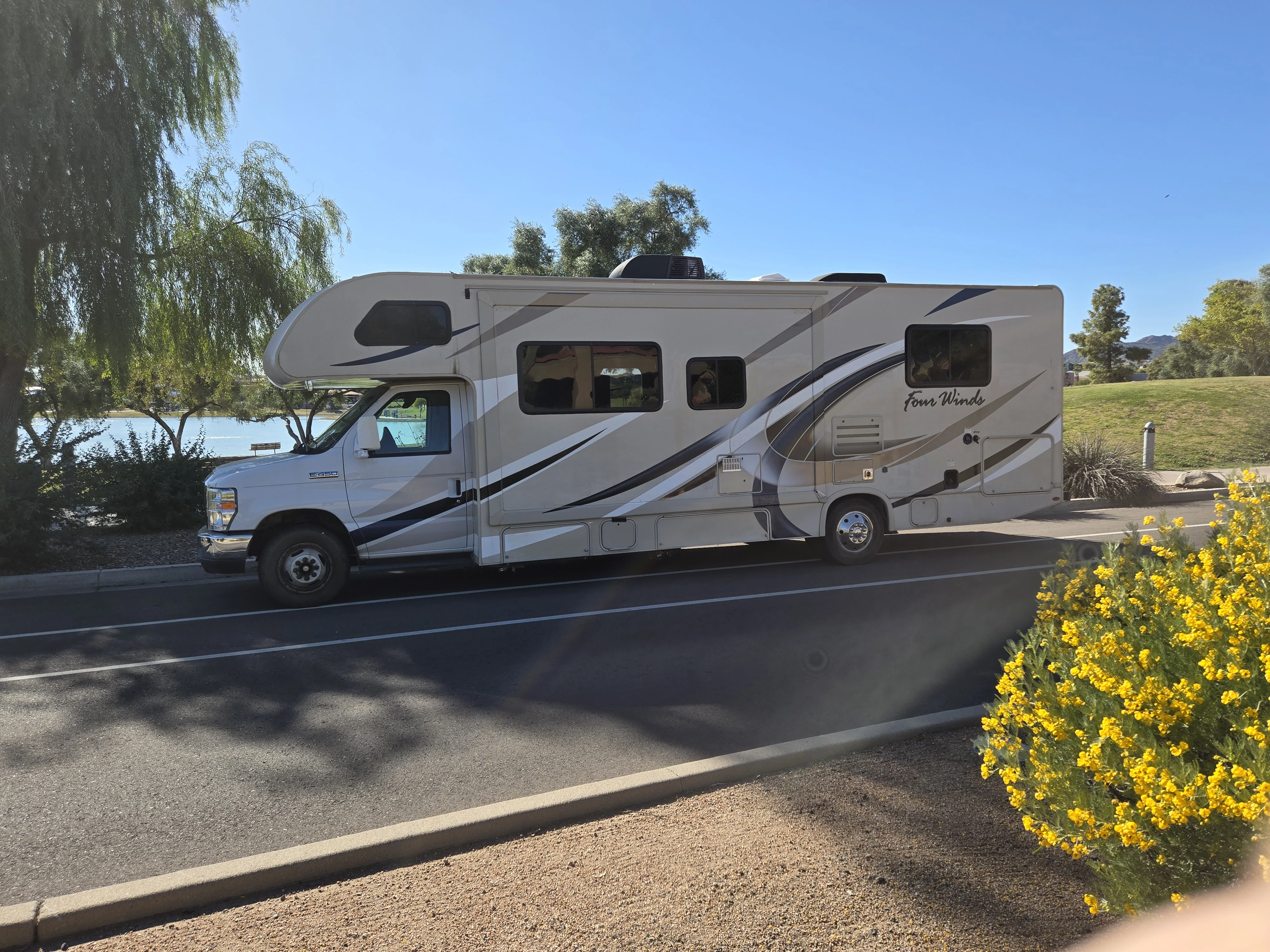 2018 Four Winds CHATEAU 28Z RV
