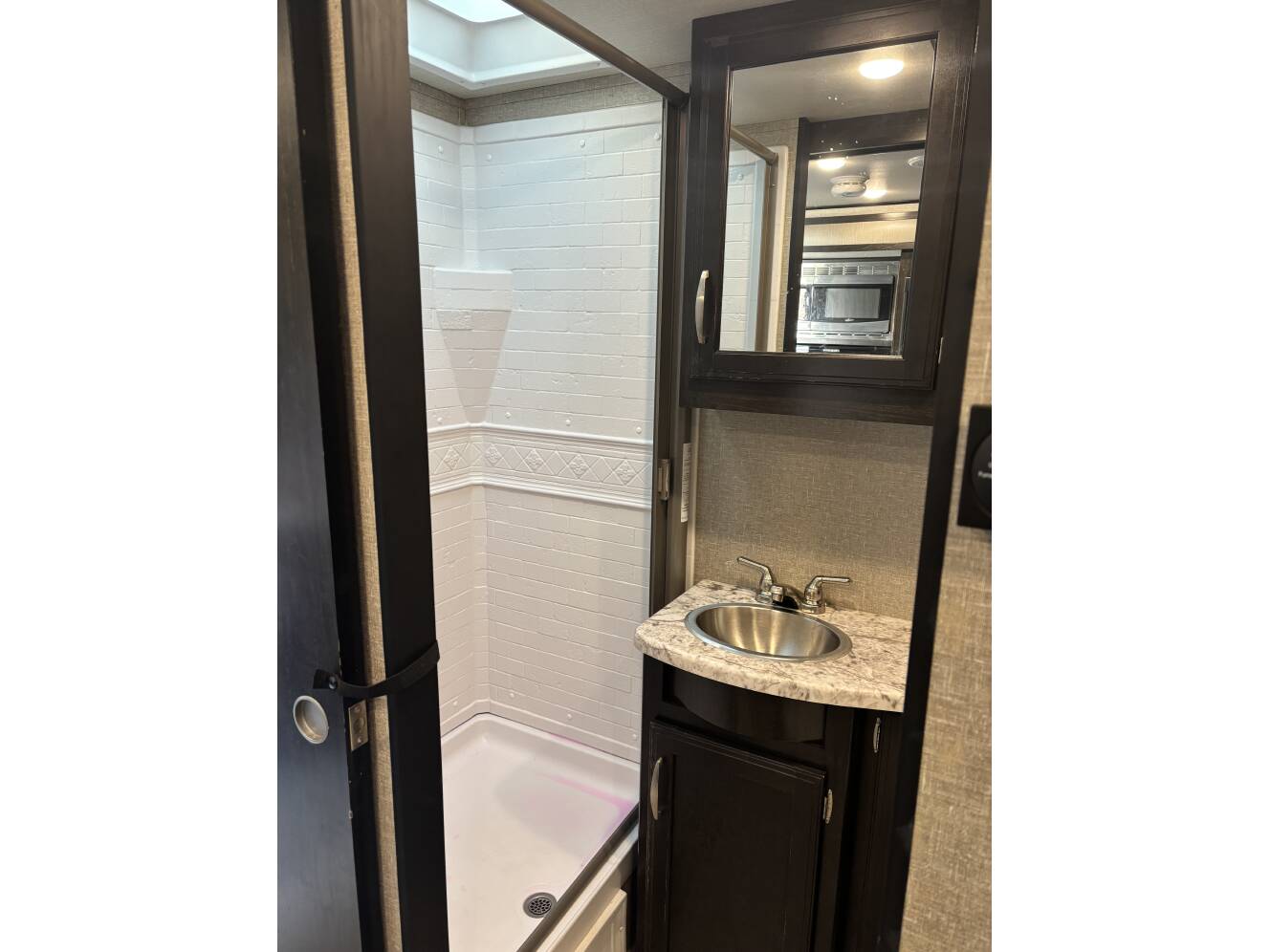 A photo of this 2019 Grand Design IMAGINE XLS 19BWE