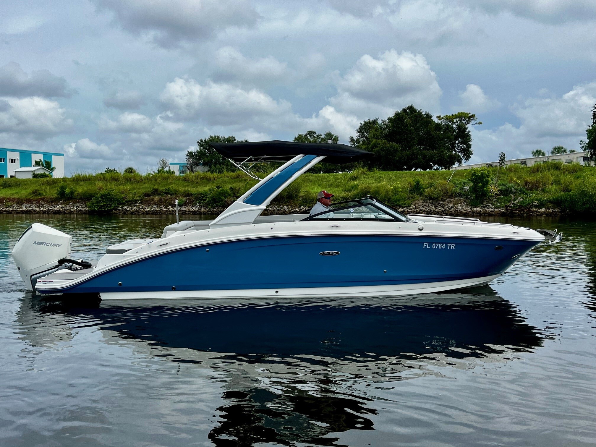 2024 Sea Ray 270 SDX OUTBOARD 290 OUTBOARD in venice FL