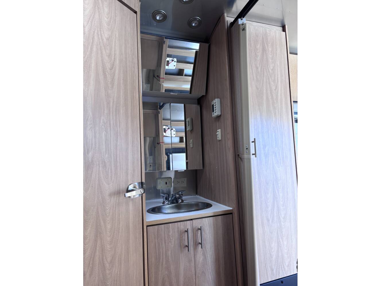 A photo of this 2007 Airstream INTERNATIONAL 19