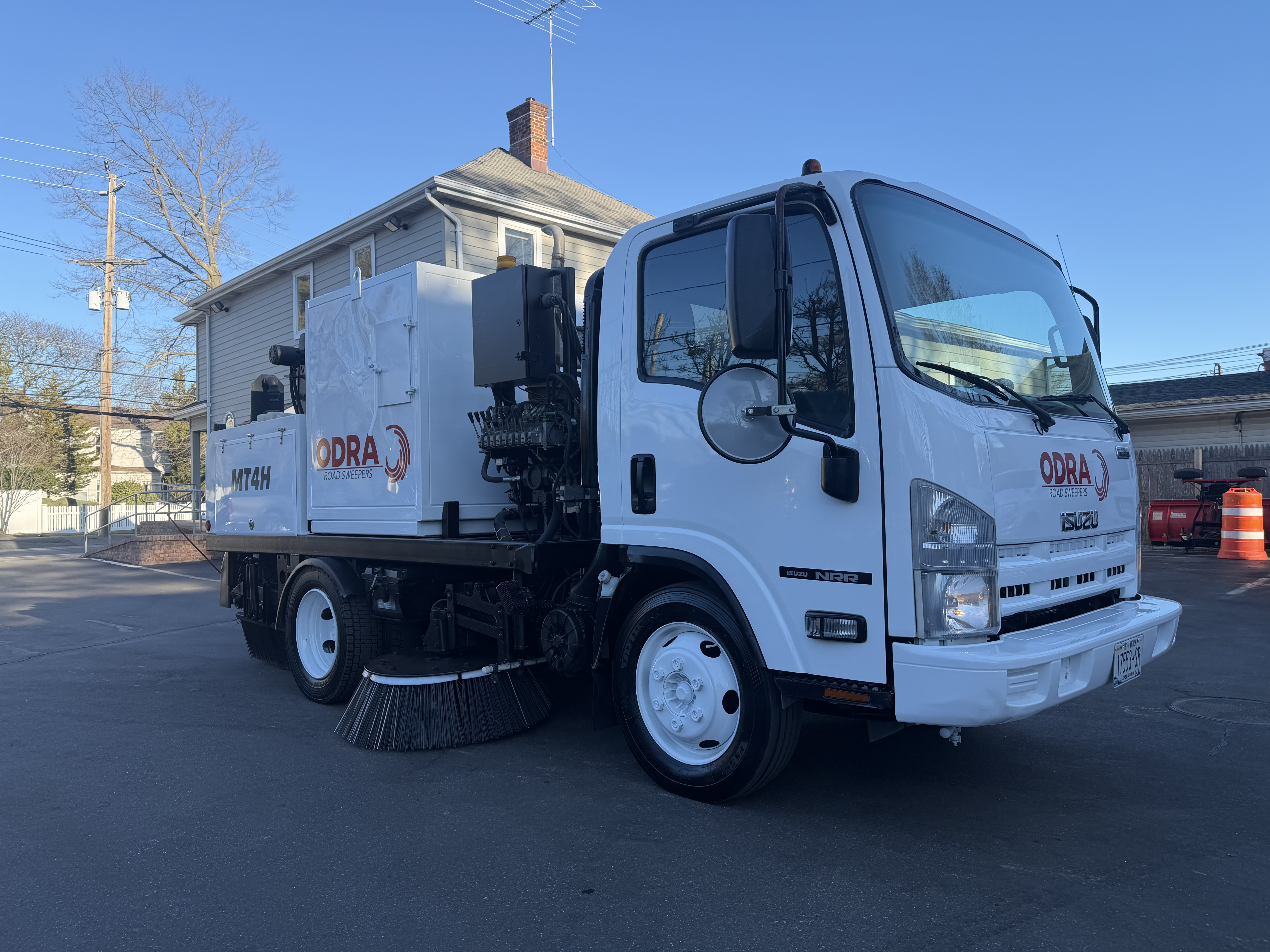 2013 ISUZU Nrr in Sea Cliff, NY