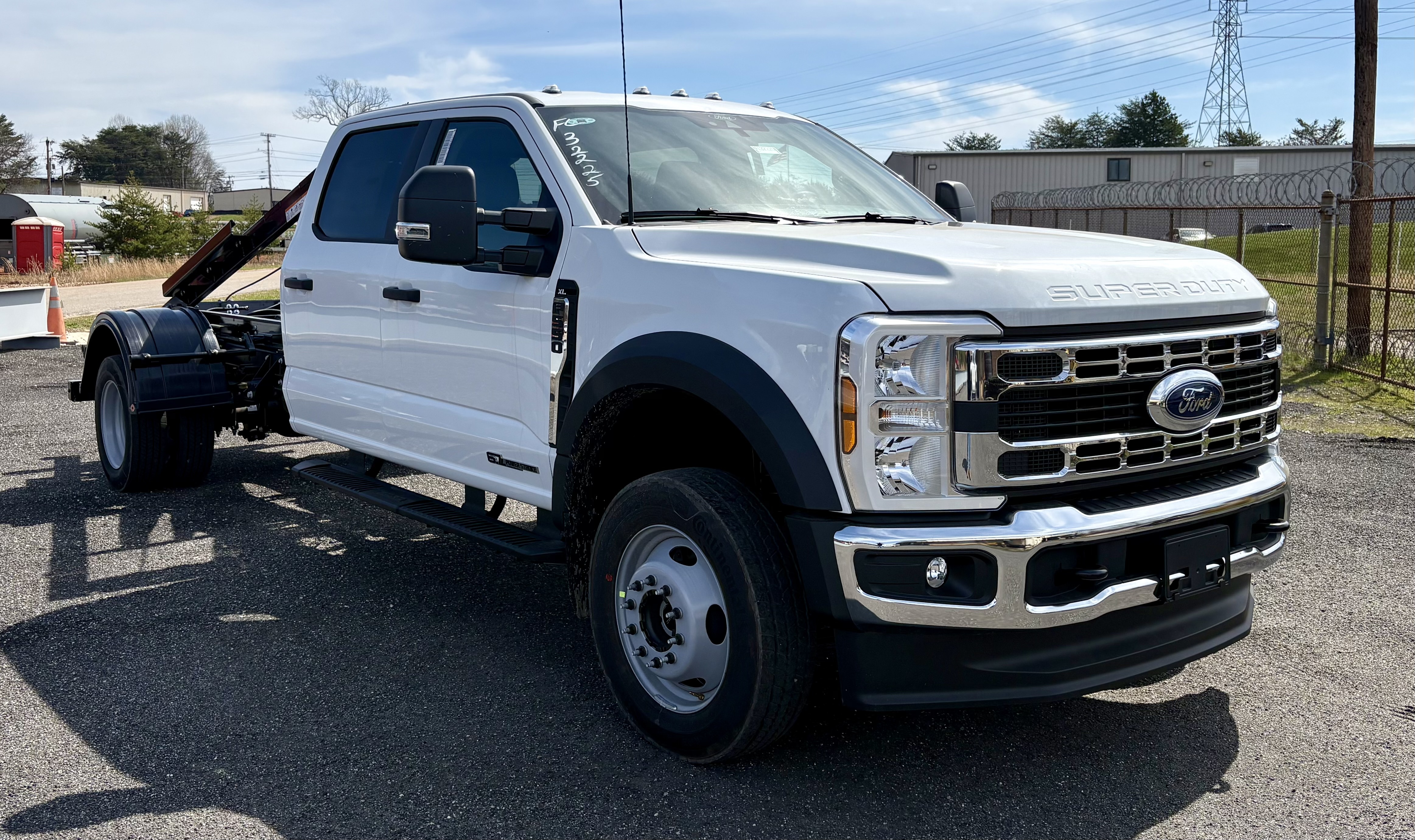 2026 FORD F550 XL CREW CAB - 11' SWITCH-N-GO ELECTRIC HOIST in Statesville, NC