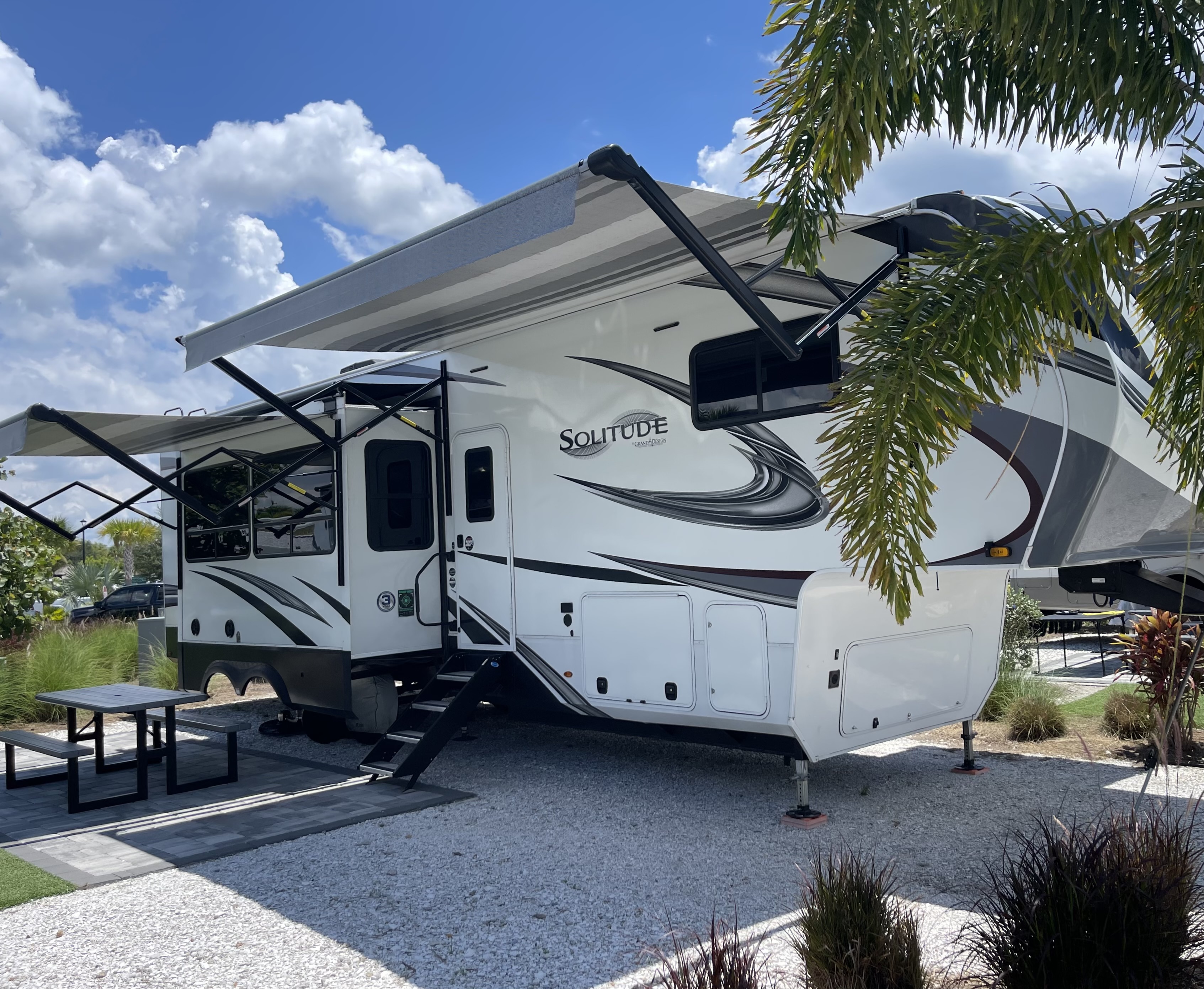 2021 Grand Design SOLITUDE S-CLASS 3950BH in riverview FL
