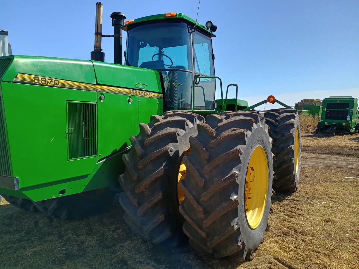 1992 JOHN DEERE 8870 in De Smet, SD