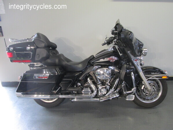 2005 Harley-Davidson ELECTRA GLIDE ULTRA CLASSIC ULTRA CLASSIC FLHTCU in Lewis Center, OH