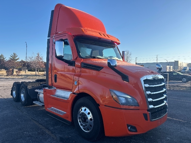 2020 FREIGHTLINER CASCADIA 126 in Rothschild, WI